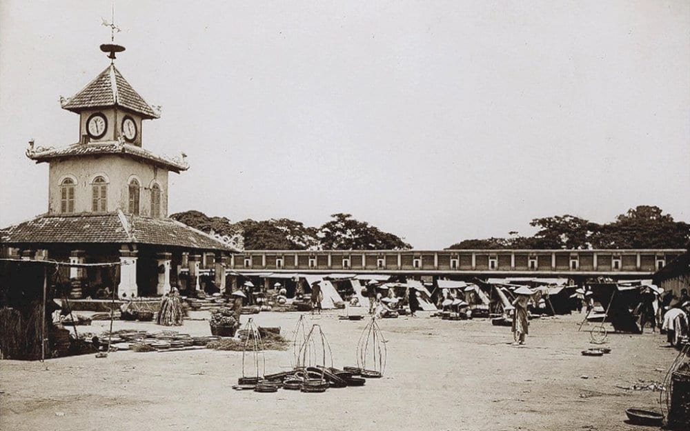 A major renovation in 1987 upgraded the bell tower, expanding the total area to over 47,600 square meters
